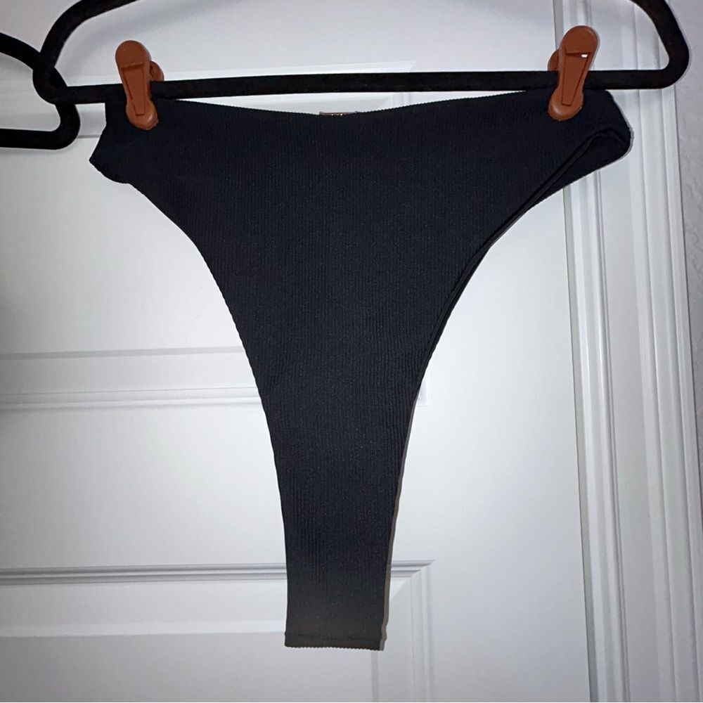 ALOHRA Two Piece Ribbed Cheeky Thong Bikini Swimsuit Set - Picture 5 of 8